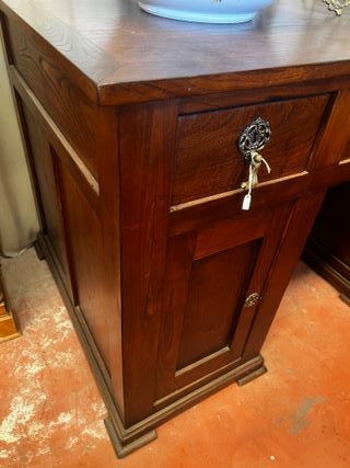 ANTIGUA MESA DE DESPACHO EN CASTAÑO