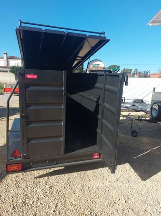 Remolque caja cerrada