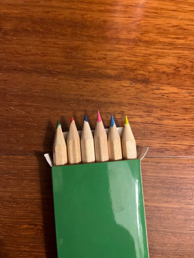 Lápices colores, rotuladores y otros