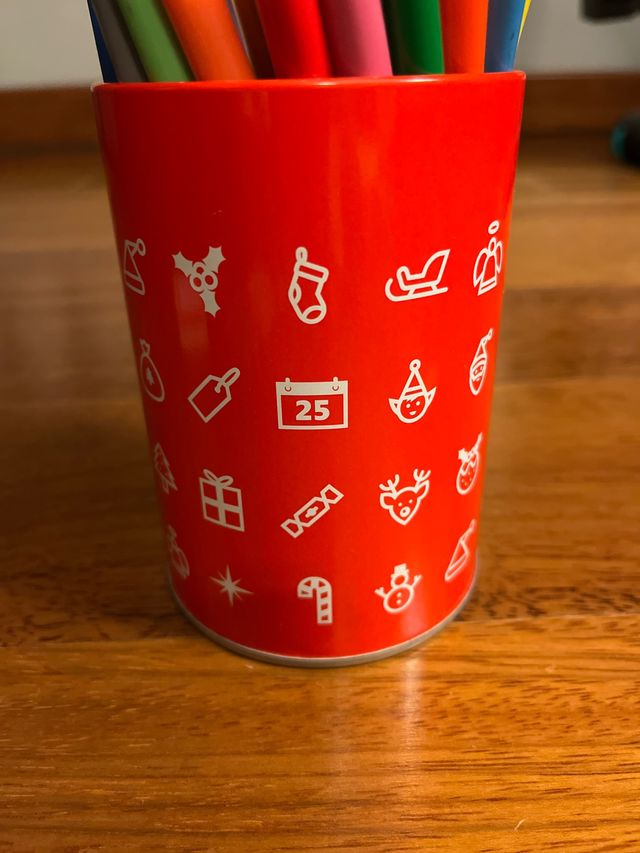 Lápices colores, rotuladores y otros