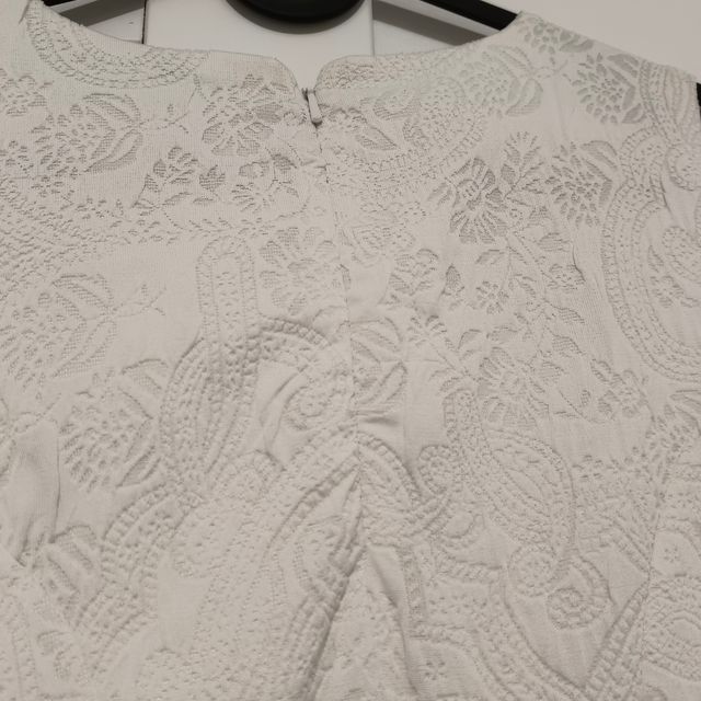 1€: Vestido blanco peplum