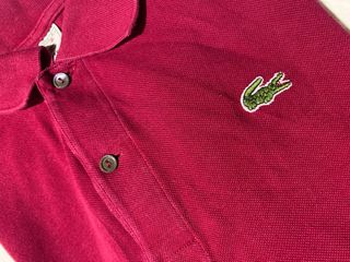 Polo burdeos Lacoste, manga larga, 100% algodón.