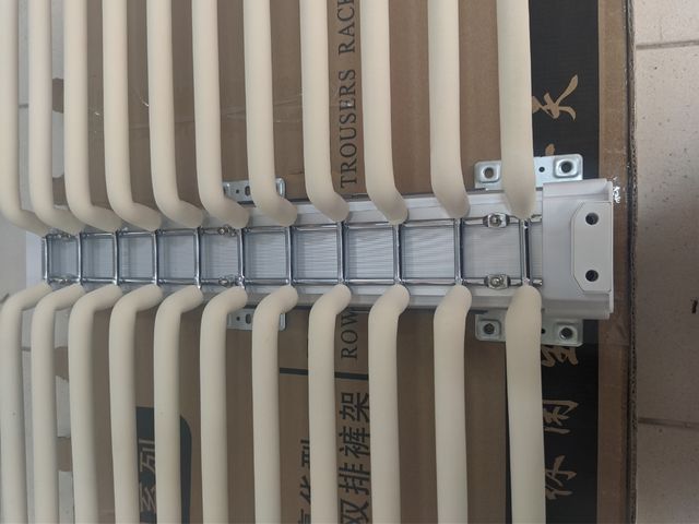 Estante extraíble para pantalones 22 brazos