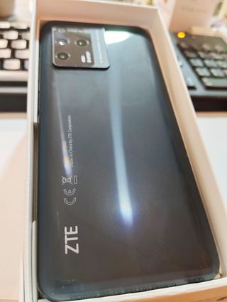 ➤ Móvil ZTE Blade V30