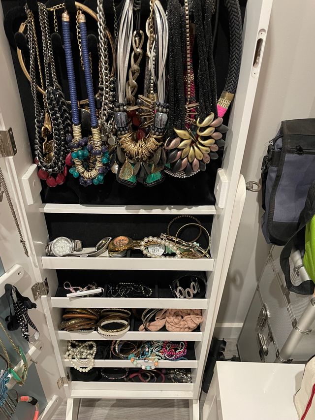 Mueble armario joyero de pie con espejo