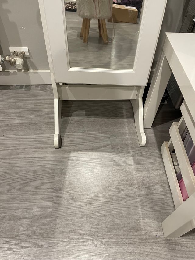 Mueble armario joyero de pie con espejo