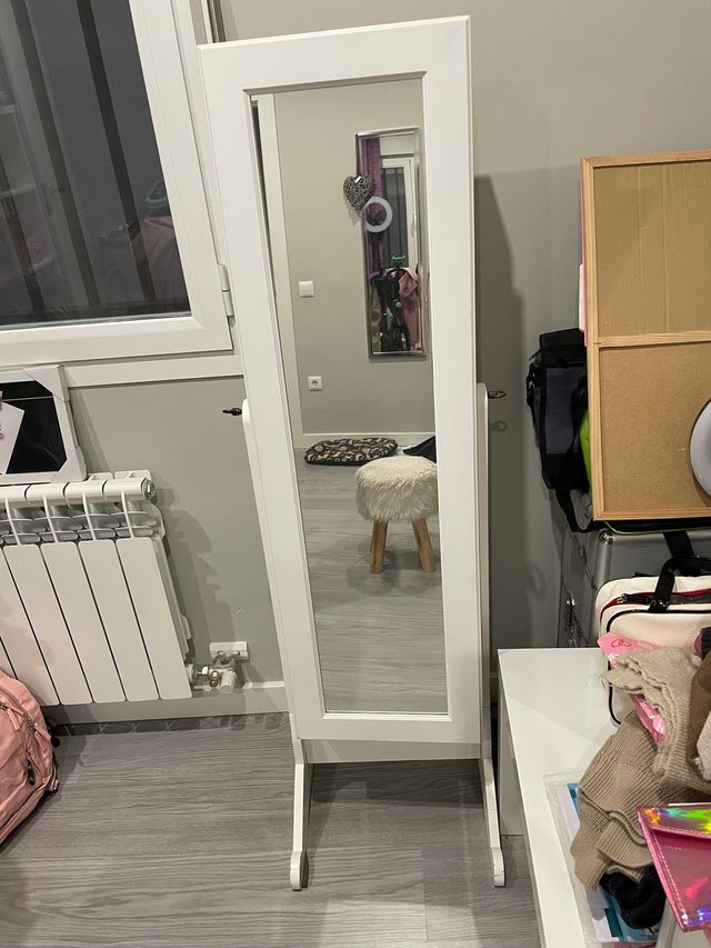 Mueble armario joyero de pie con espejo