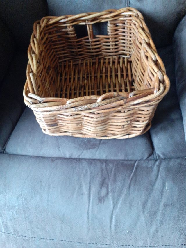 Cesta Ikea de mimbre de segunda