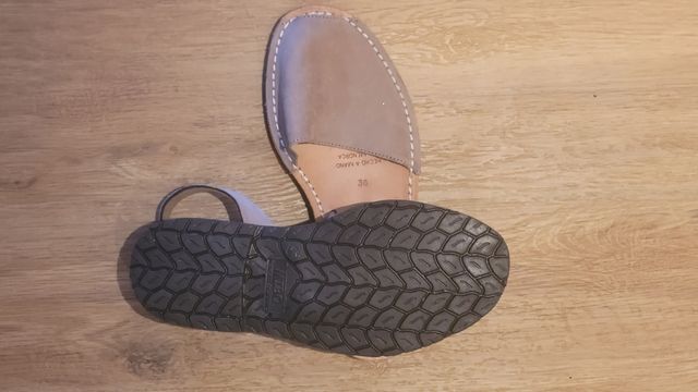 abarcas menorquinas a estrenar 