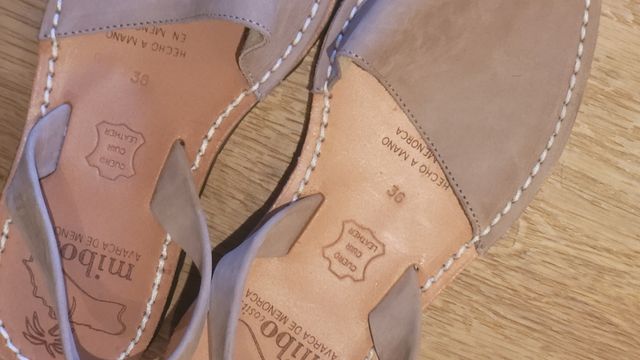 abarcas menorquinas a estrenar 