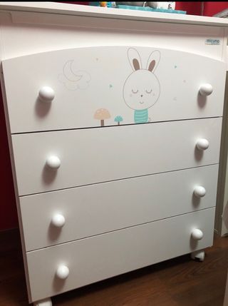 Cuna colecho y mueble bañera