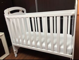 Cuna colecho y mueble bañera