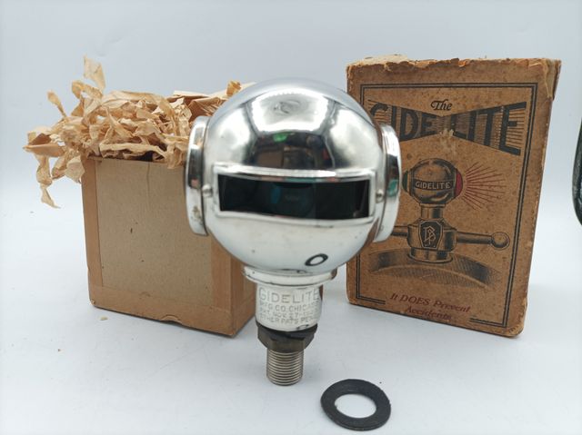 Motómetro de coche antiguo marca Gidelite. Años 20