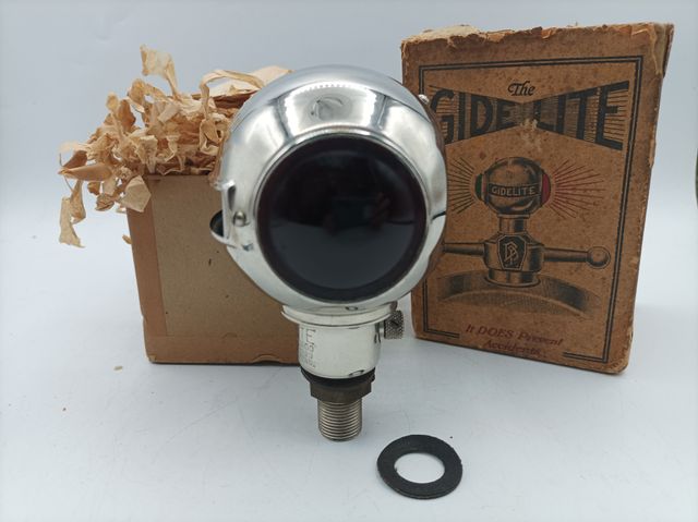 Motómetro de coche antiguo marca Gidelite. Años 20