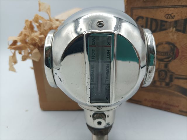 Motómetro de coche antiguo marca Gidelite. Años 20