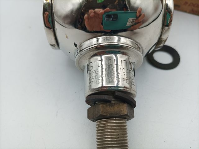 Motómetro de coche antiguo marca Gidelite. Años 20