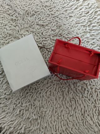 Caja de reloj Guess de señora