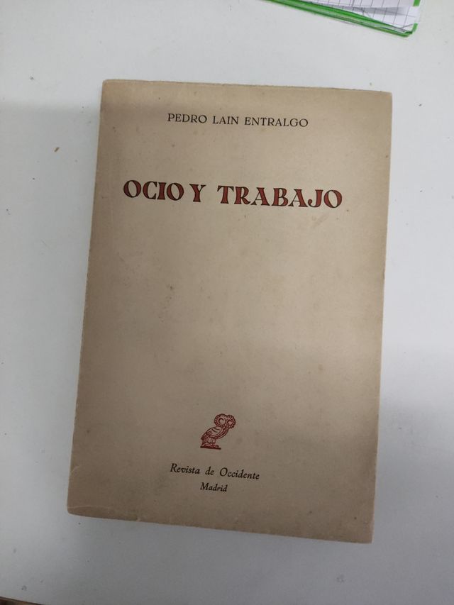 Lote de dos libros de ensayo.