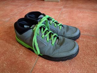 Calzado Shimano GR7 pedales plataforma 