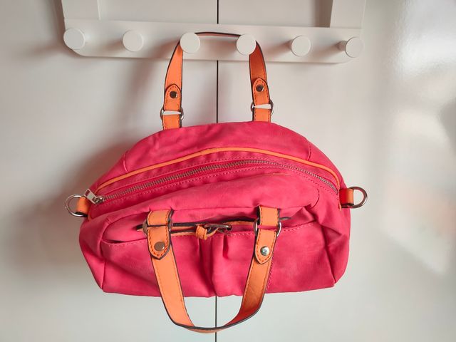 Bolso de mano rosa y naranja