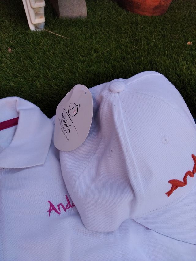 Pack Andalucía. A estrenar. Polo y gorra.