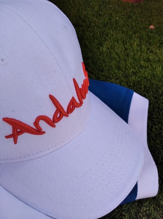 Pack Andalucía. A estrenar. Polo y gorra.