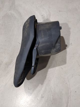 -Peugeot v clic 50cc. Sillín y cofre