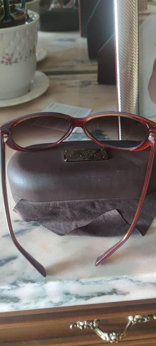 Gafas de sol de Gloria Ortiz sin estrenar