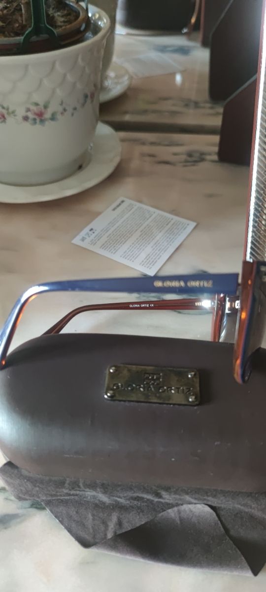 Gafas de sol de Gloria Ortiz sin estrenar