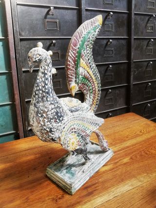 escultura madera antigua. pavo real. madera