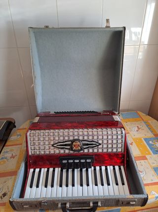 Acordeon Royal Standard 80 bajos