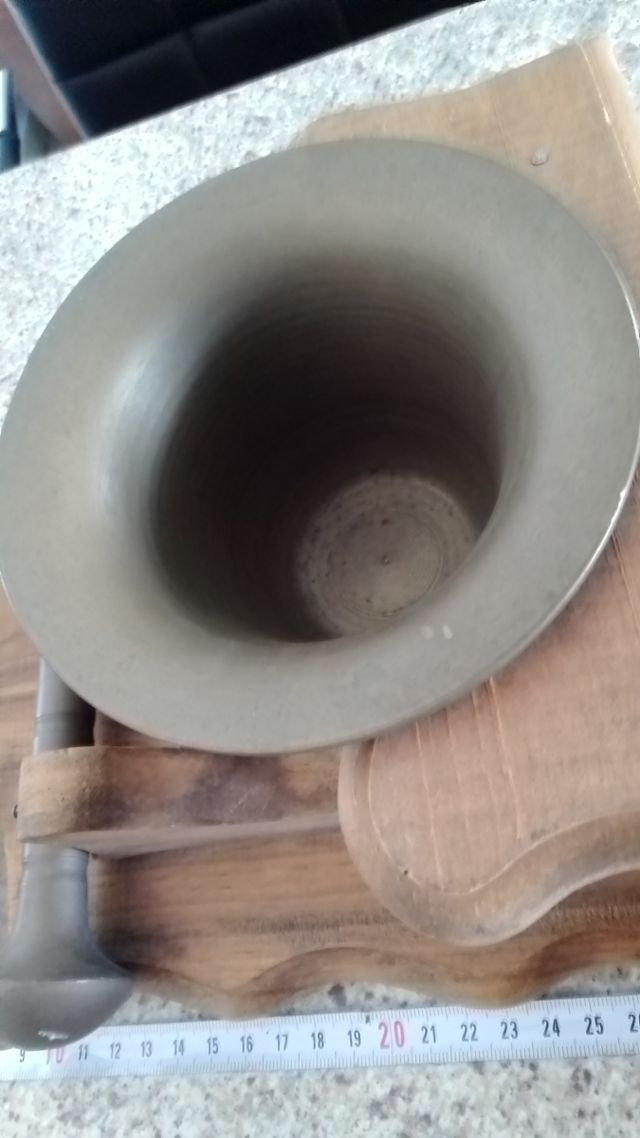 Espectacular Porta Almirez con su Almirez Vintage