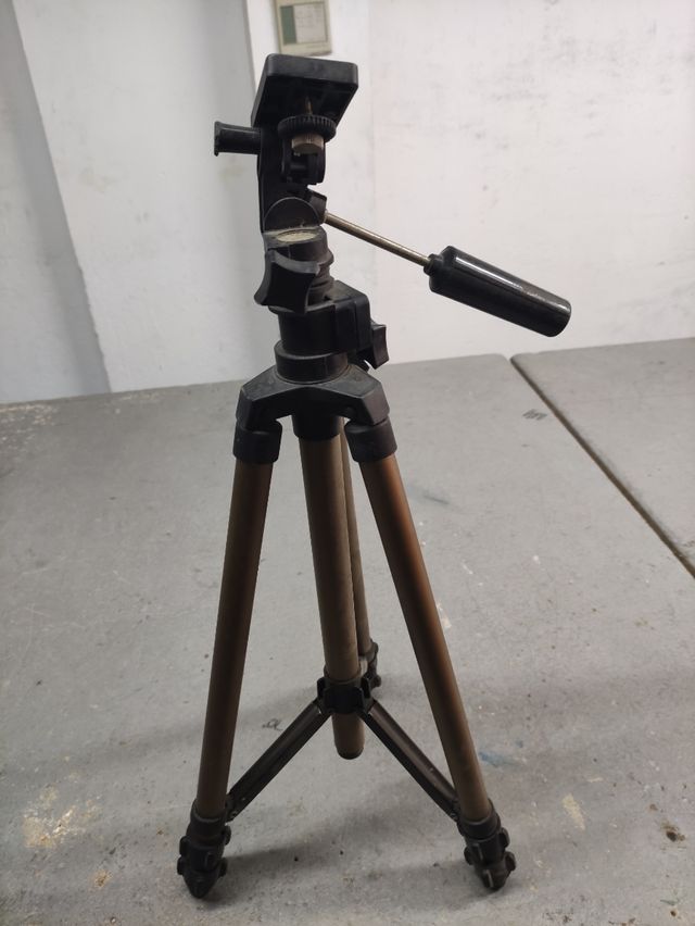 Vendo trípode de aluminio