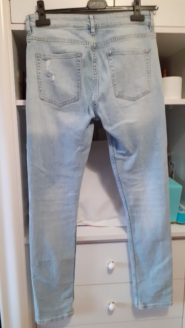 vaquero + camisa y corbata/pantalon vaquero