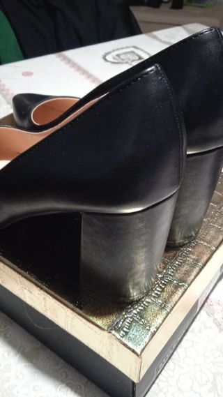 décolleté nere in pelle