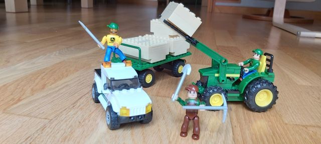 Set de construcción John Deere de Mega Bloks.