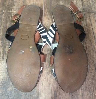 Sandalias, talla 39. 