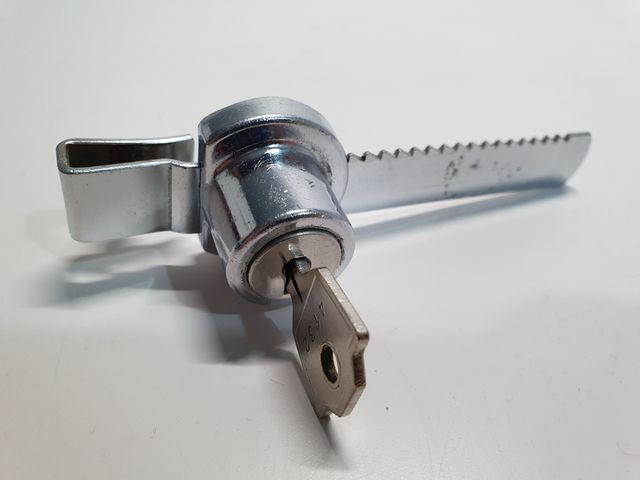 Cerradura de vitrina con llave