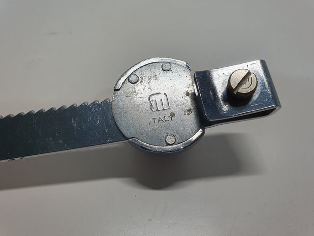 Cerradura de vitrina con llave