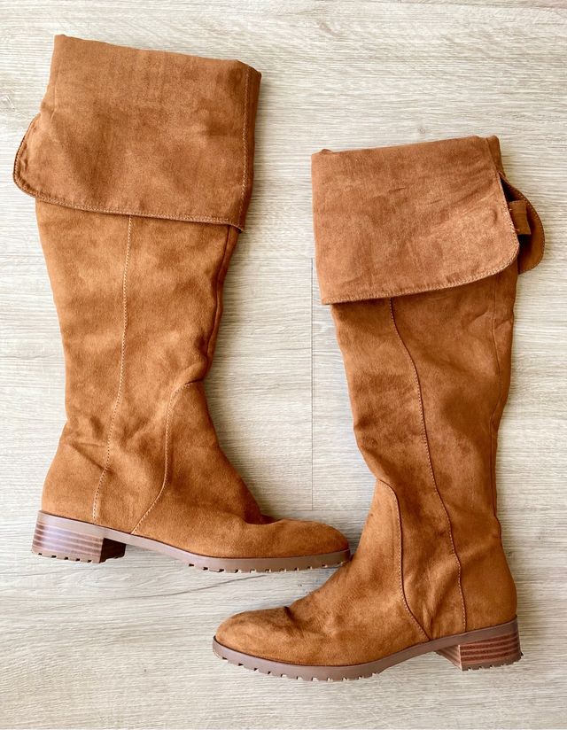 Botas mosqueteras de ante marrón, número 37