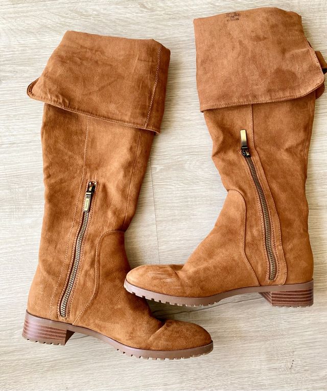 Botas mosqueteras de ante marrón, número 37