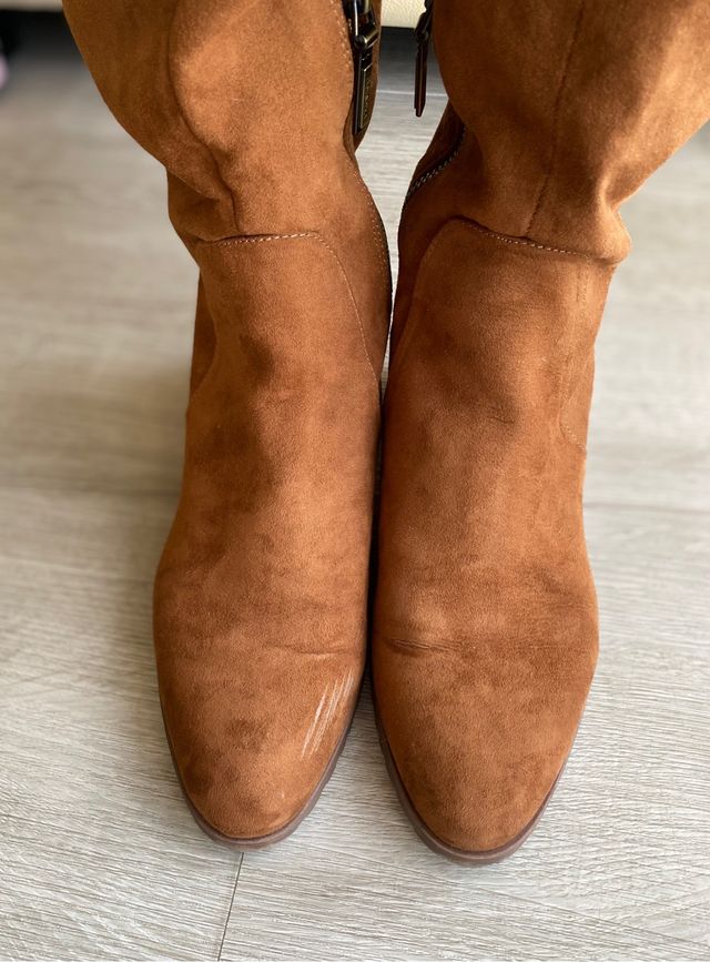 Botas mosqueteras de ante marrón, número 37