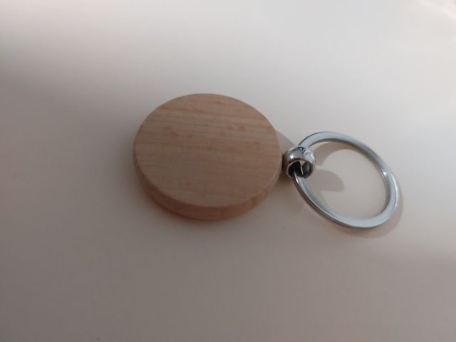40 Llavero de madera personalizable