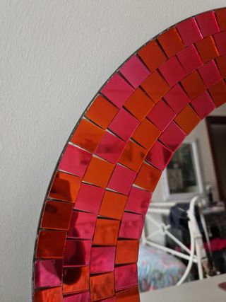 Espejo de pared con marco de cristales