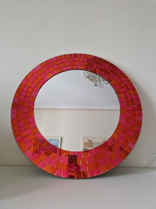 Espejo de pared con marco de cristales