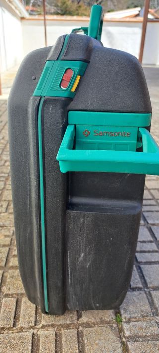 Maleta y neceser Sansonite