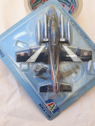 Maquette 1/32 Italeri 601 – Hélicoptère BO-105 MBB Lutte Antichars Bundeswehr / Pays-Bas