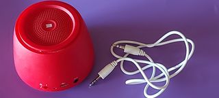 Altavoz Bluetooth con entrada Aux . Elbe