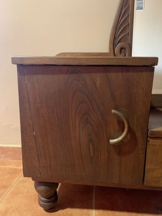 Mobili antichi con specchio