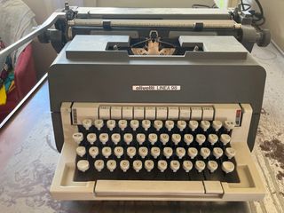 Máquina de escribir Olivetti línea 98